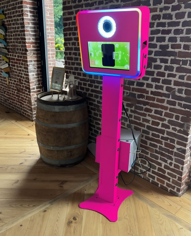 PINK BOOTH – Image 3